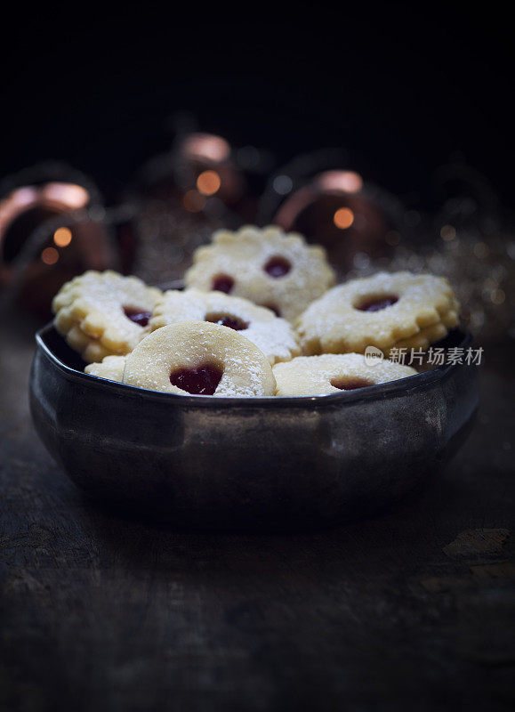 典型的奥地利圣诞饼干“Linzer Augen”